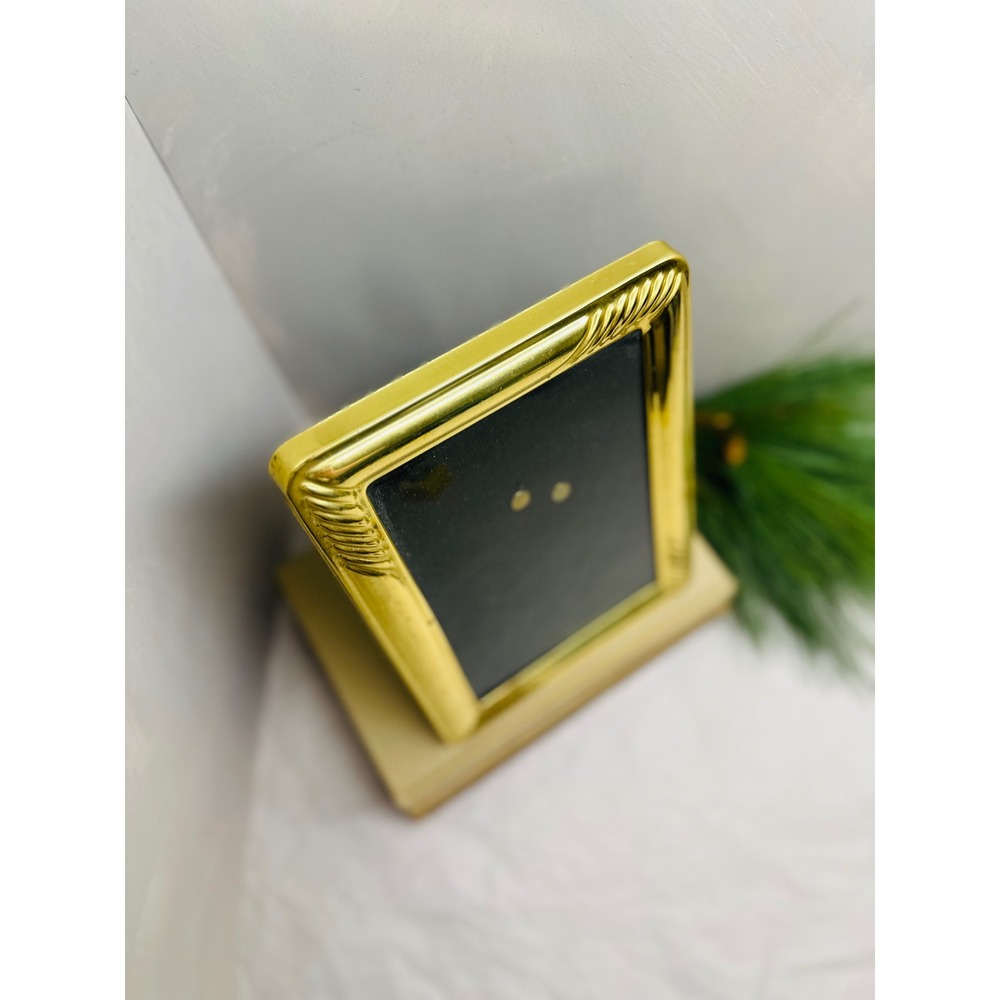 Vintage Gold Tone Ribbed Corner Picture Frame Hollywood Regency 5x7 Tabletop - Picture 5 of 6